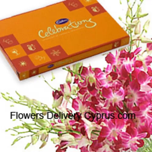 Une belle botte d'orchidées roses accompagnée d'une belle boîte de chocolats Cadbury