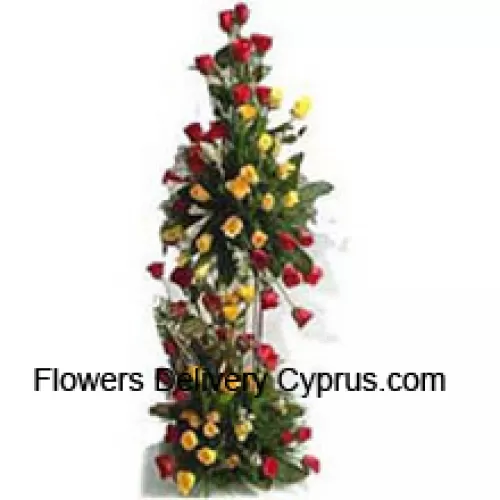 Arrangement de 4 pieds de haut de 150 roses rouges et 150 roses jaunes