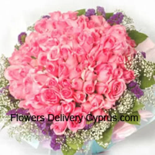 Bouquet de 100 roses roses avec des remplissages